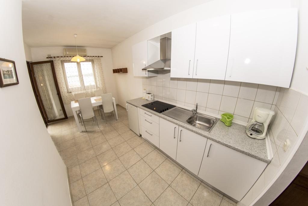 House Lucija Apartment ซาลี ภายนอก รูปภาพ