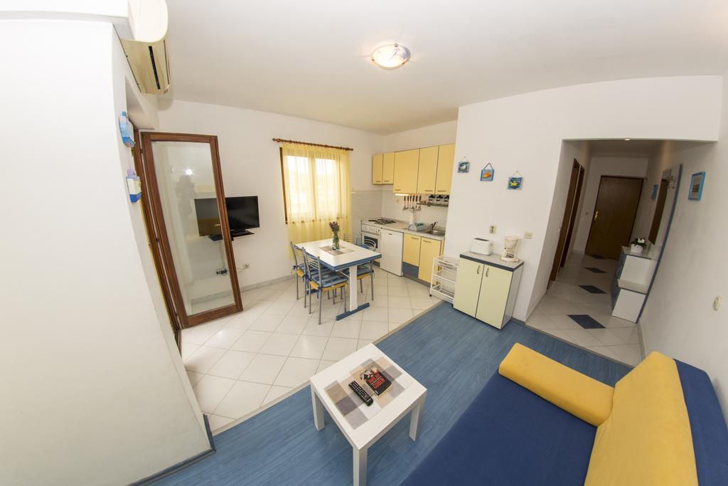 House Lucija Apartment ซาลี ภายนอก รูปภาพ